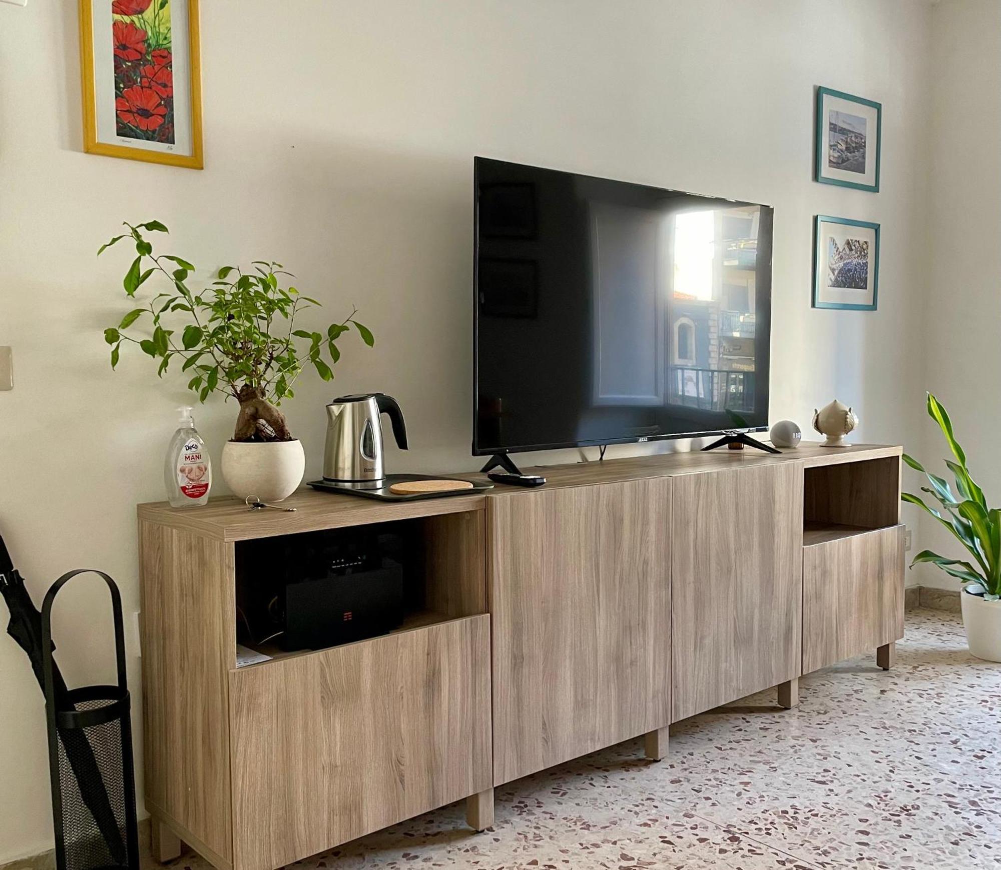 Apartment Lorenzo's House Centre - Comfortable Large With 2 Bedrooms And 2 Baths, Close To Trains, Metro And Bus Station Catania