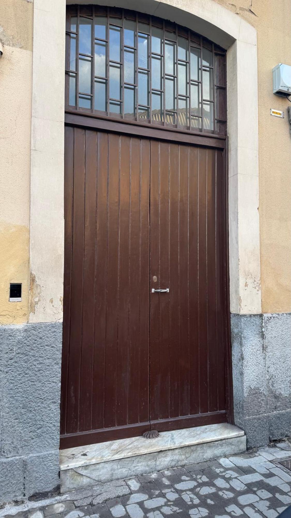 Lorenzo's House Centre - Comfortable Large With 2 Bedrooms And 2 Baths, Close To Trains, Metro And Bus Station *